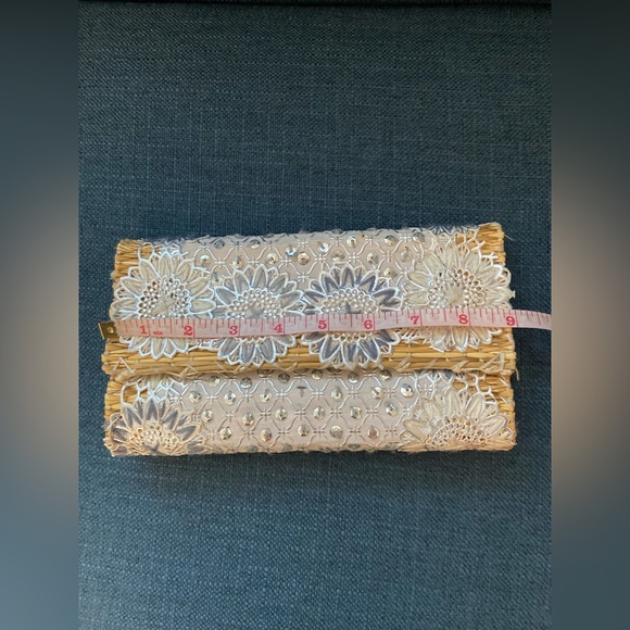 Cute Straw Raffia Clutch Handbag Mettalic Silver Floral Embellishment - Picture 3 of 10